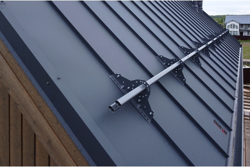 Снегозадержатель Grand Line для фальцевой кровли, L=1000 мм, 2 опоры, 2 трубы, овал 42х21 RAL 7040