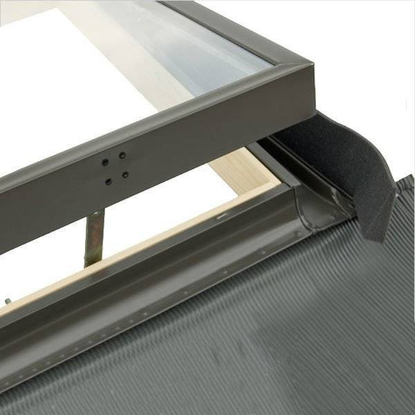 Люк для холодной кровли Rooflite+ 45х73 см FE K400U люк с окладом, гидроизоляцией и ограничителем, дерево, 1 - камерный стеклопакет