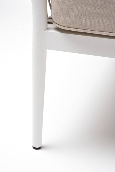 Кресло из роупа, Касабланка, каркас алюминий белый муар, роуп бежевый 20мм, ткань бежевая