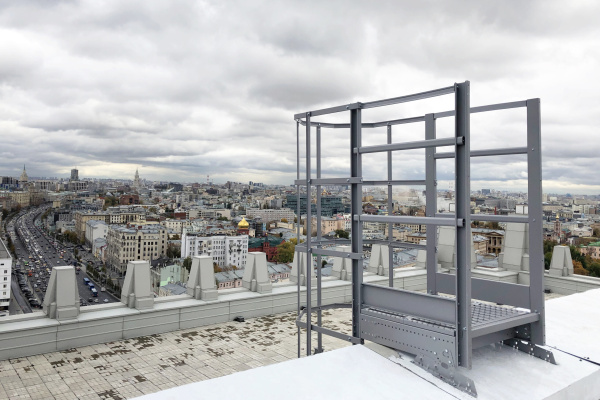 Площадка выхода пожарной лестницы Roofsystems, ГОСТ, 800 мм, L=1150 мм zinc