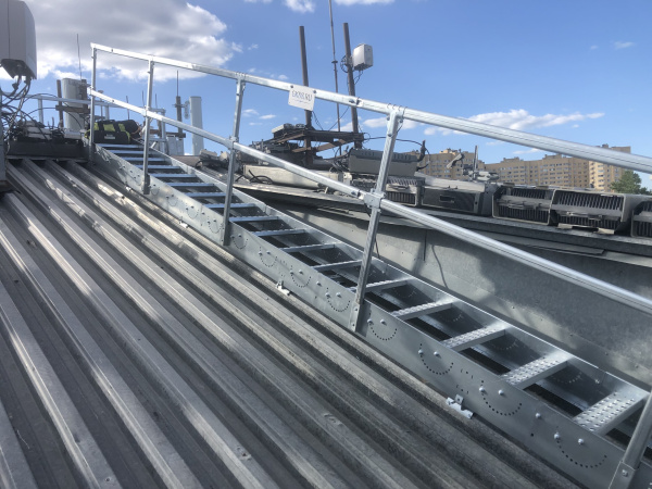 Лестница кровельная маршевая, универсальная Roofsystems Prestige Next, 800 мм, L=1200 мм RAL 7042