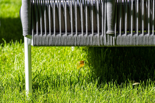 Диван 2-местный из роупа, Канны, каркас алюминий белый муар, роуп светло-серый круглый, ткань серая