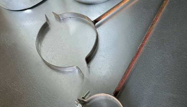 СЗ Охват со штырем, полоса 25х2, Ø 216 мм грунт, RAL 9003