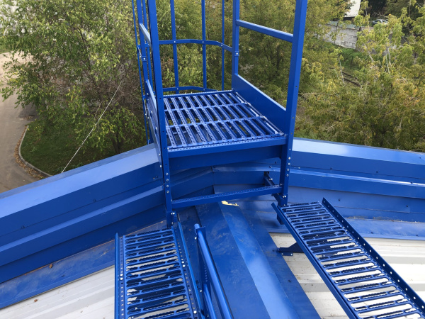 Площадка выхода пожарной лестницы Roofsystems, ГОСТ, 800 мм, L=800 мм RAL 7004