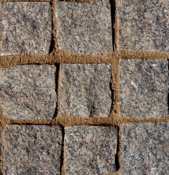 Гранитная брусчатка Ала-Носкуа 100 мм 100х100, колотая, цвет: коричневый