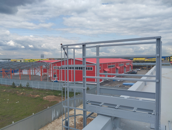 Площадка выхода пожарной лестницы Roofsystems, ГОСТ, 800 мм, L=800 мм RAL 7004