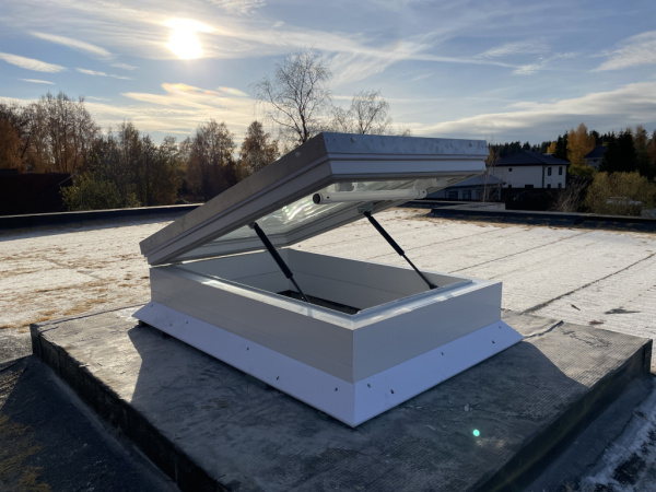 Открываемый зенитный фонарь Werso, с плоским закаленным стеклом, 80х80 см 2-х камерный стеклопакет