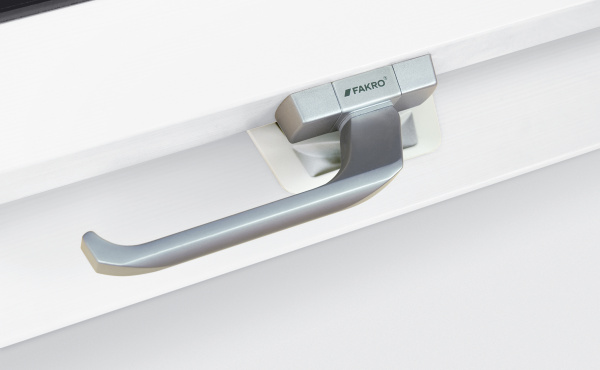 Мансардное окно Fakro,  55х78 см FTP-V U3, Дерево, однокамерный стеклопакет