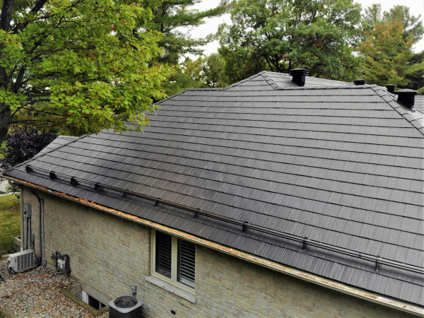 Снегозадержатель для натуральной черепицы Roofsystems Prestige натур, 4 опоры, 2 трубы, овал 45х25, L=3000 мм, RAL 8017