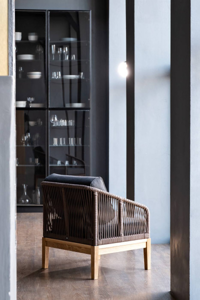 Кресло из роупа, Канны, основание дуб, роуп коричневый круглый, ткань темно-серая