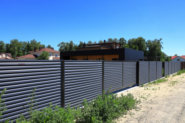 Ламель для забора жалюзи, Tokyo new, с пленкой 0.5 мм, Drap, RAL 9005