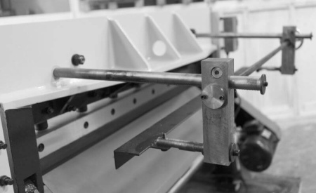 Гильотина электромеханическая Stalex Q11-3х1500