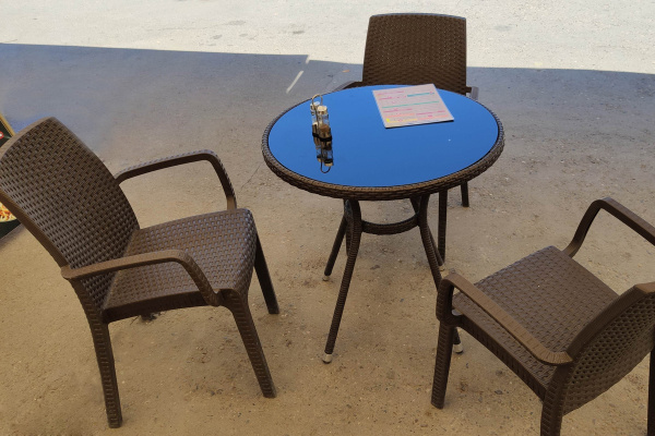 Стул B:Rattan Indiana с подлокотниками стопирующийся, под ротанг, цвет: коричневый