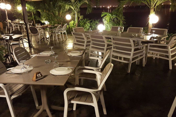 Стол Nardi Clip, квадратный из HPL, 80х80 см цвет: бежевый