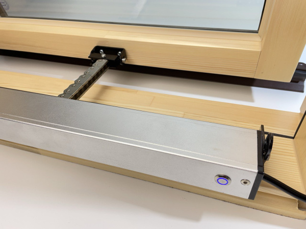 Мансардное окно Werso Комфорт Плюс, 66x118 см дерево, 2-х камерный стеклопакет с электроприводом, цвет: дерево, лак