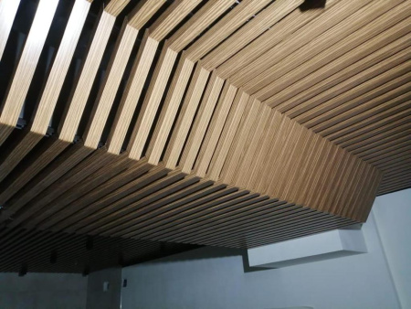 Кубообразная рейка алюминиевая, 40х50 мм 0.3 мм, Al, дуб жемчуг