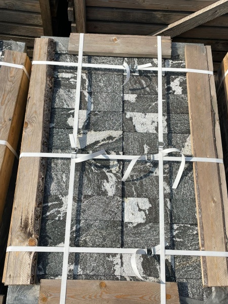 Гранитная брусчатка Приполярный 50 мм 200х100, пиленая, цвет: черный