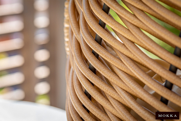 Кресло подвесное двухместное Mokka Majorca из искусственного ротанга цвет: соломенный