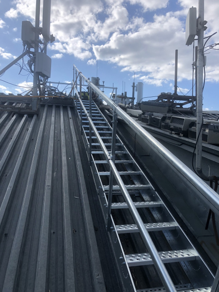 Лестница кровельная маршевая, универсальная Roofsystems Prestige Next, 800 мм, L=1200 мм RAL 7042