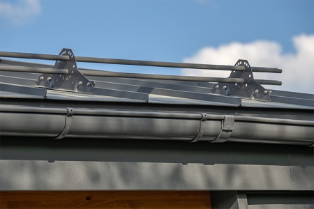 Снегозадержатель Grand Line для фальцевой кровли, L=3000 мм, 3 опоры, 2 трубы, овал 42х21 RAL 7024