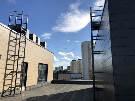 Лестница пожарная ГОСТ П 1-1, 800 мм, L= 2450 мм RAL 3000