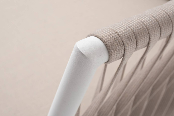 Кресло из роупа, Касабланка, каркас алюминий белый муар, роуп бежевый 20 мм, ткань бежевая 052