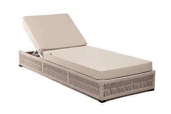 Шезлонг плетеный из роупа, Ривьера, каркас алюминий белый муар, роуп бежевый круг, ткань бежевая 052