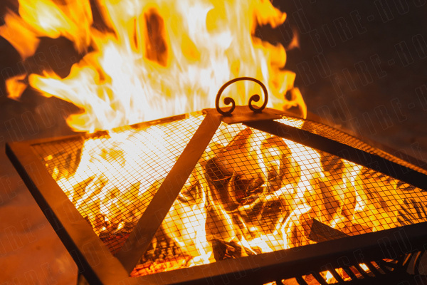 Крышка-искрогаситель, квадратная для очага 900 мм