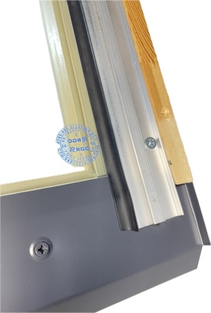 Глухое мансардное окно Werso, 114х140 см, дерево, 1 - камерный стеклопакет, триплекс, лак