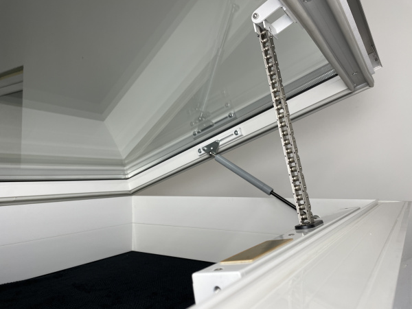 Зенитный фонарь Werso на электроуправлении, с однослойным поликарбонатным куполом, 60х60 см без стелопакета