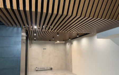 Кубообразная рейка алюминиевая, 40х50 мм 0.3 мм, Al, дуб жемчуг