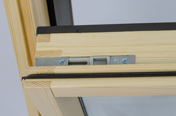 Мансардное окно Fakro,  78х140 см FTP CH, Дерево, однокамерный стеклопакет