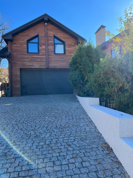 Гранитная брусчатка Ладожская 50 мм 100х100, колотая, цвет: серо-розовый