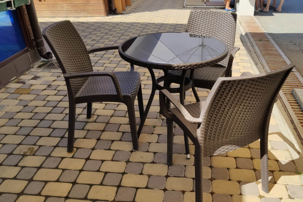 Стул B:Rattan Indiana с подлокотниками стопирующийся, под ротанг, цвет: коричневый