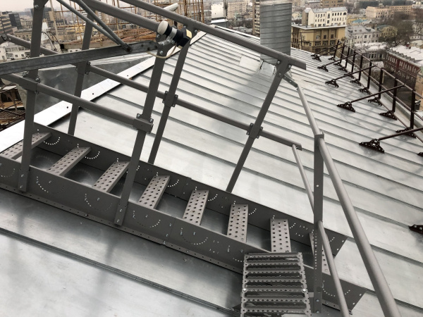 Лестница кровельная маршевая Roofsystems Prestige Next фальц, 800 мм, L=1200 мм, RAL 7016